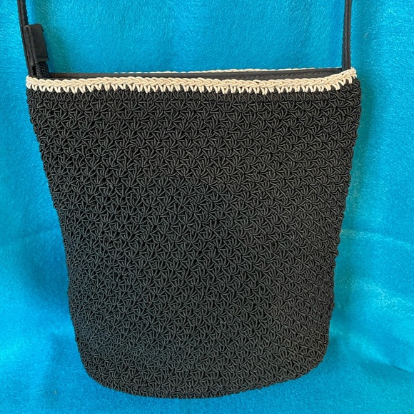 👝Liz Claiborne Villager Crochet Small Crochet Crossbody Bag. Black and Beige.👝 - Picture 2 of 9